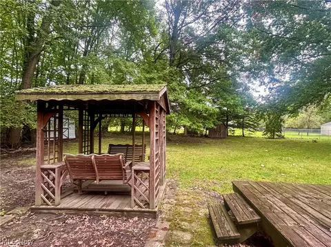 Exterior - 1879 Difford Dr, Niles, OH 44446 photo 7 of 8