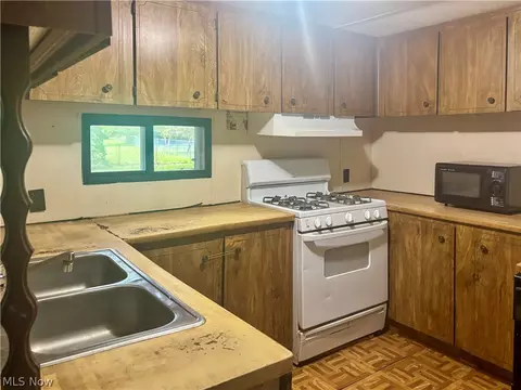 Kitchen - 1879 Difford Dr, Niles, OH 44446 photo 2 of 3