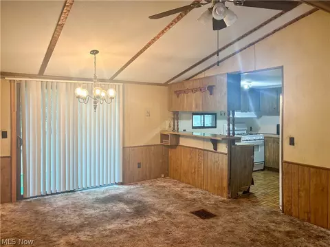 Living - 1879 Difford Dr, Niles, OH 44446 photo 2 of 4