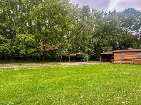 Exterior - 1879 Difford Dr, Niles, OH 44446 photo 2 of 8
