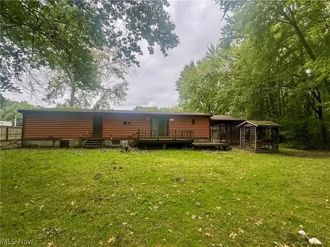 Exterior - 1879 Difford Dr, Niles, OH 44446 photo 4 of 8