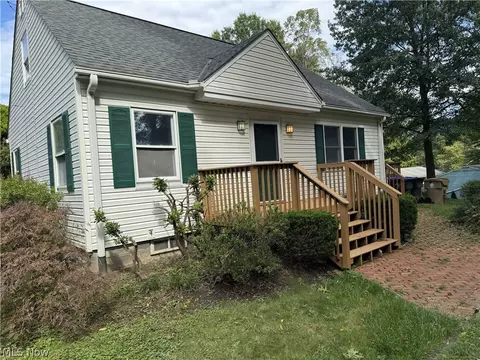 1505 Oneida Ave, Cuyahoga Falls, OH 44221