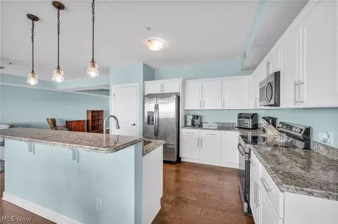 Kitchen - 9523 Larimar Dr, Willowick, OH 44095 photo 3 of 3