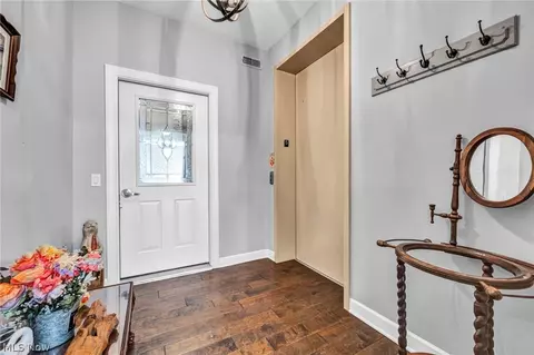 Entry Way - 9523 Larimar Dr, Willowick, OH 44095 photo 1 of 3
