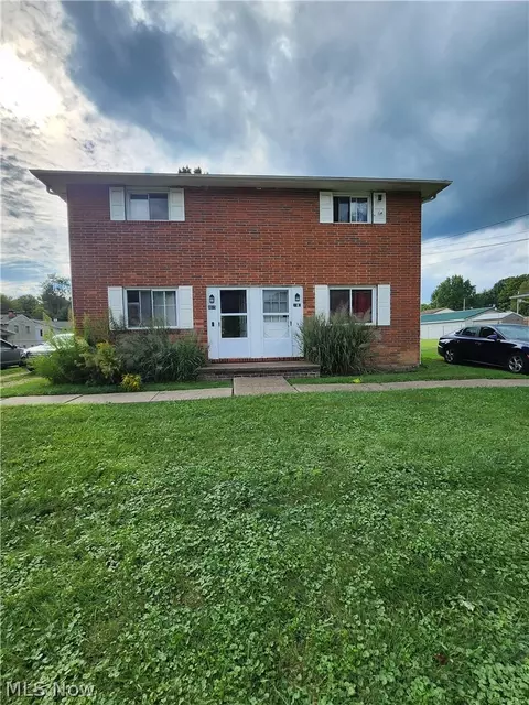 3015 Coventry Blvd NE, Canton, OH 44705