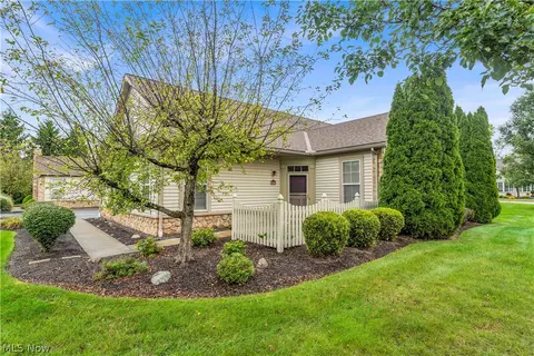 5201 Redford Dr, Brunswick, OH 44212