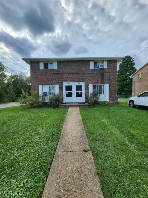 3003 Coventry Blvd NE, Canton, OH 44705