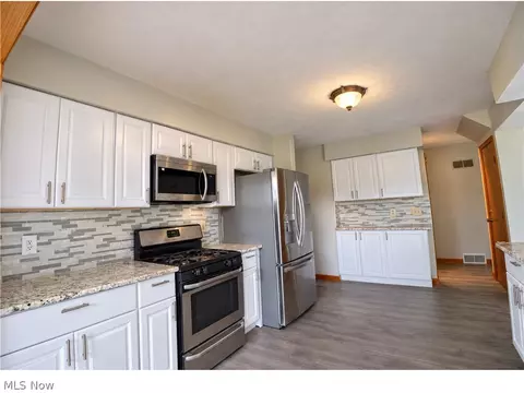 Kitchen - 7708 Buchanan Dr, Boardman, OH 44512 photo 3 of 5