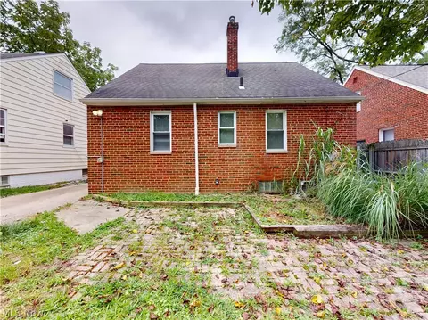 Exterior - 5353 Thomas St, Maple Heights, OH 44137 photo 2 of 3