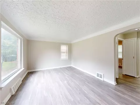 Living - 5353 Thomas St, Maple Heights, OH 44137 photo 3 of 4