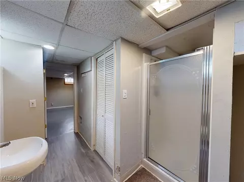 Bath - 5353 Thomas St, Maple Heights, OH 44137 photo 2 of 3