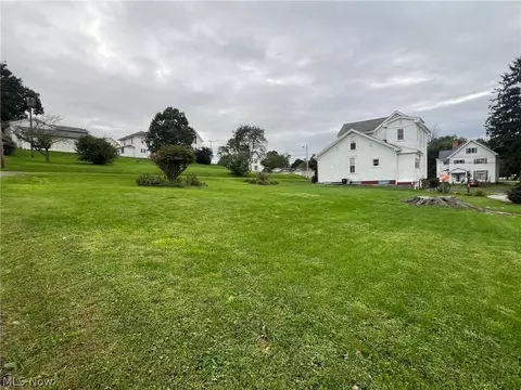 Exterior - 901 N Chestnut St, Barnesville, OH 43713 photo 5 of 5