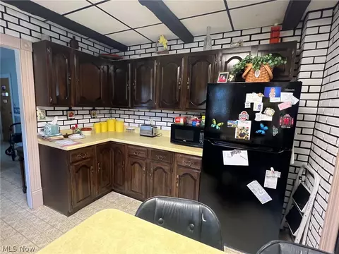 Kitchen - 901 N Chestnut St, Barnesville, OH 43713 photo 2 of 3