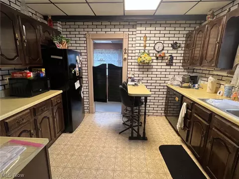 Kitchen - 901 N Chestnut St, Barnesville, OH 43713 photo 1 of 3