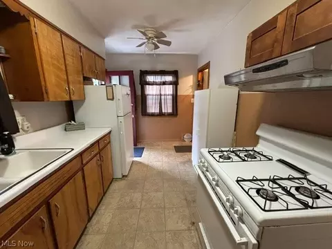 Kitchen - 449 Marview Ave, Akron, OH 44310 photo 2 of 2