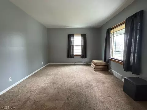 Living - 449 Marview Ave, Akron, OH 44310 photo 1 of 2