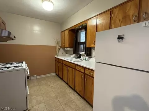 Kitchen - 449 Marview Ave, Akron, OH 44310 photo 1 of 2