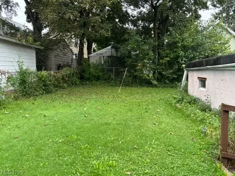 Exterior - 449 Marview Ave, Akron, OH 44310 photo 2 of 3
