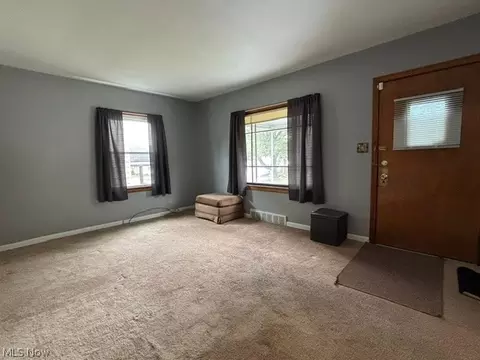 Living - 449 Marview Ave, Akron, OH 44310 photo 2 of 2