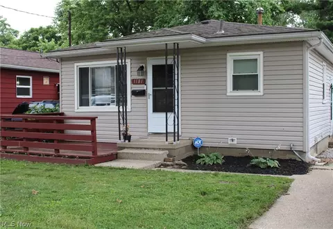 1181 Easton Dr, Akron, OH 44310