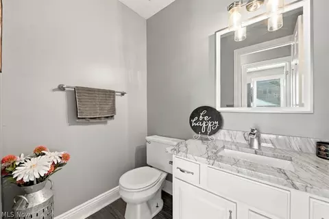Bath - 1332 Beechnut Dr, Akron, OH 44312 photo 1 of 7