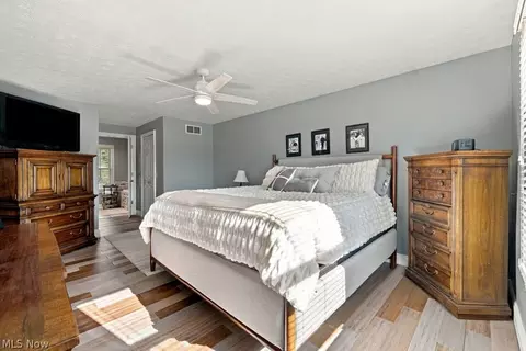 Bedroom - 1332 Beechnut Dr, Akron, OH 44312 photo 5 of 8