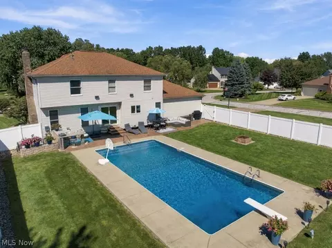 Exterior - 1332 Beechnut Dr, Akron, OH 44312 photo 9 of 9