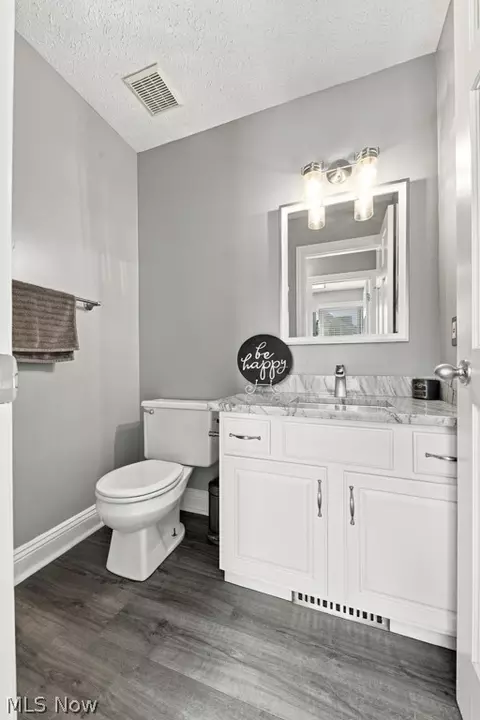 Bath - 1332 Beechnut Dr, Akron, OH 44312 photo 2 of 7
