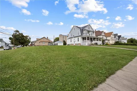Exterior - 1032 W 4th St, Lorain, OH 44052 photo 8 of 8