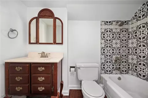 Bath - 1032 W 4th St, Lorain, OH 44052 photo 3 of 3