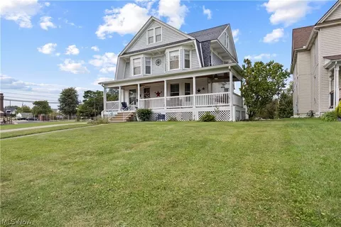 Exterior - 1032 W 4th St, Lorain, OH 44052 photo 2 of 8