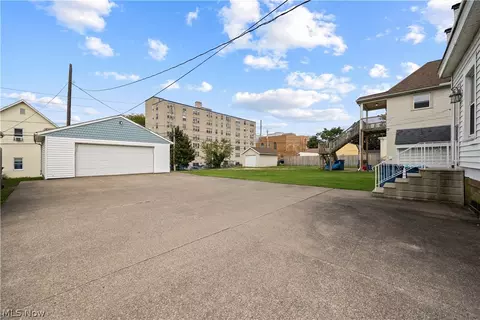 Exterior - 1032 W 4th St, Lorain, OH 44052 photo 6 of 8
