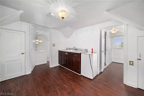 Entry Way - 1032 W 4th St, Lorain, OH 44052 photo 4 of 5