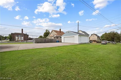 Exterior - 1032 W 4th St, Lorain, OH 44052 photo 7 of 8