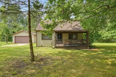 7590 Hickory Rd, Oakwood Village, OH 44146