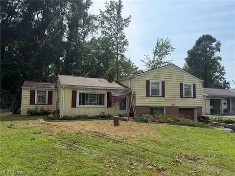 4220 Mill Trace Rd, Youngstown, OH 44511