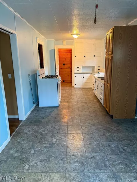 Entry Way - 853 W River Rd N, Elyria, OH 44035 photo 5 of 5