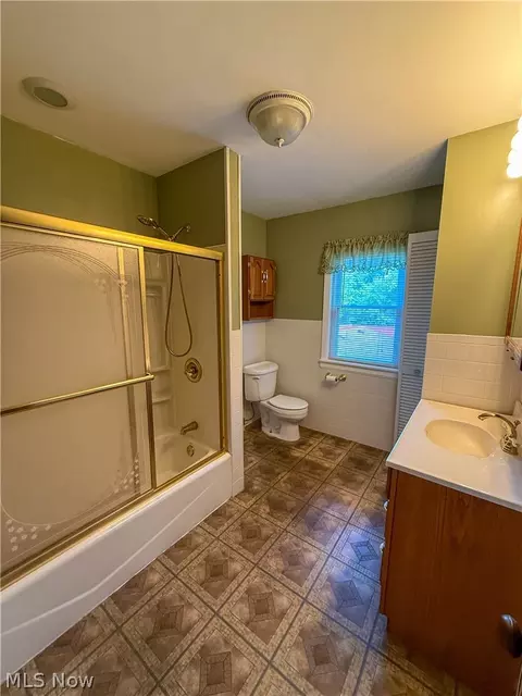 Bath - 853 W River Rd N, Elyria, OH 44035 photo 1 of 2