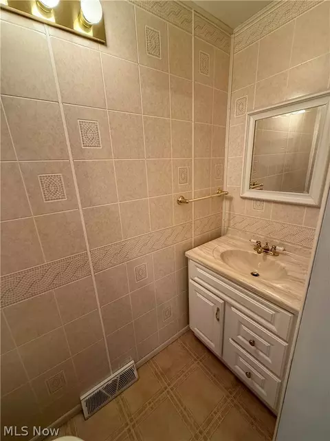 Bath - 853 W River Rd N, Elyria, OH 44035 photo 2 of 2