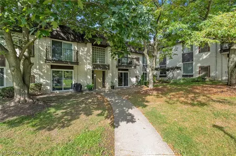 8507 N Akins Rd #104, North Royalton, OH 44133
