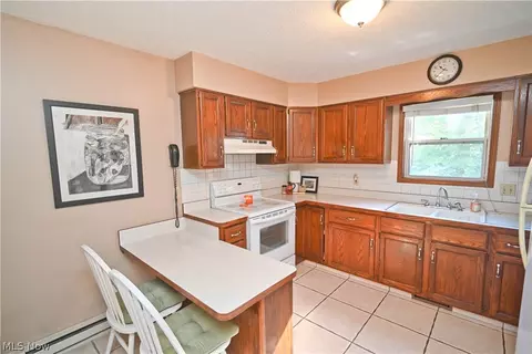 Kitchen - 618 Cathy Ann Dr, Boardman, OH 44512 photo 1 of 3