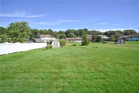 Exterior - 618 Cathy Ann Dr, Boardman, OH 44512 photo 3 of 5
