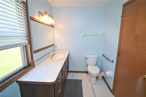 Bath - 618 Cathy Ann Dr, Boardman, OH 44512 photo 3 of 3