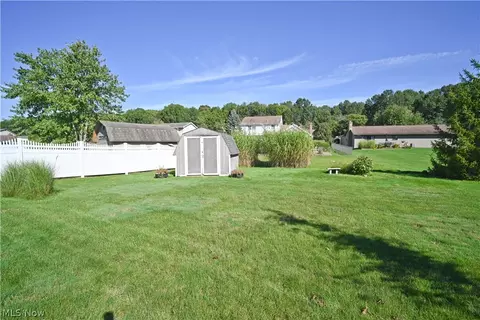 Exterior - 618 Cathy Ann Dr, Boardman, OH 44512 photo 4 of 5