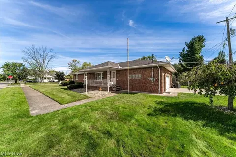 Exterior - 2502 E 35th St, Lorain, OH 44055 photo 2 of 3