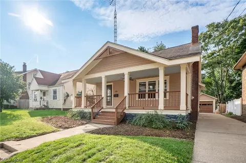 216 6th St NE, North Canton, OH 44720