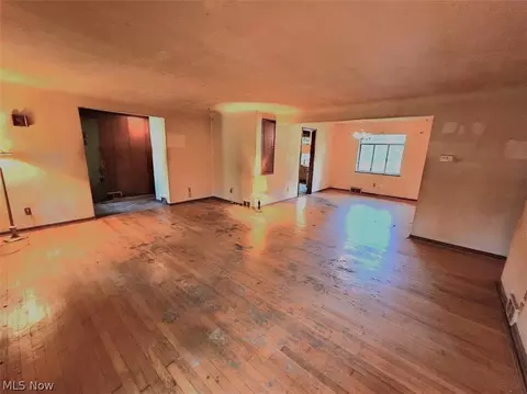 Living - 34357 White Rd, Willoughby Hills, OH 44092 photo 2 of 4