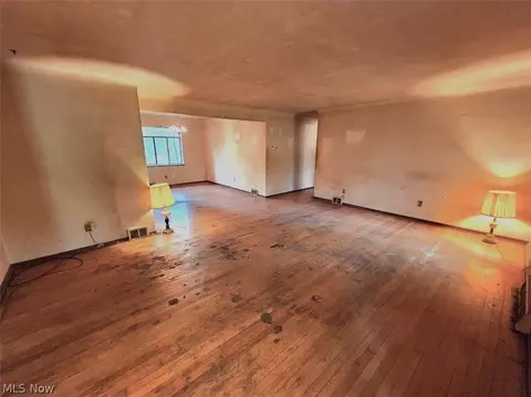 Living - 34357 White Rd, Willoughby Hills, OH 44092 photo 1 of 4