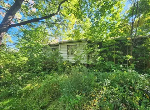 Exterior - 34357 White Rd, Willoughby Hills, OH 44092 photo 5 of 8