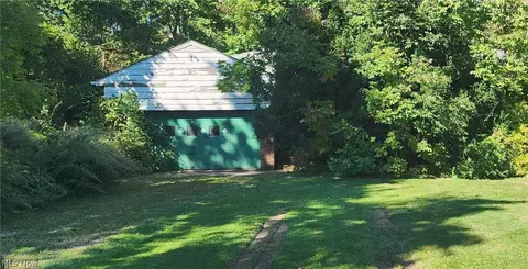 Exterior - 34357 White Rd, Willoughby Hills, OH 44092 photo 7 of 8